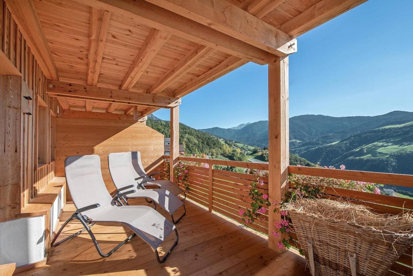 Foto 3 von 15: Apartment „Zimmer Tschafon Wieserhof“ mit Bergblick, privater Terrasse und WLAN