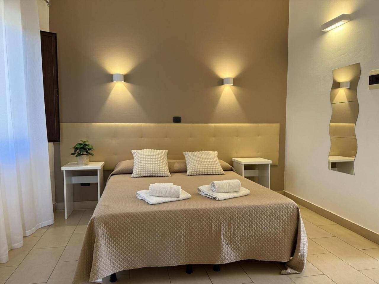 Foto 6 von 15: Double Room with Private Bathroom