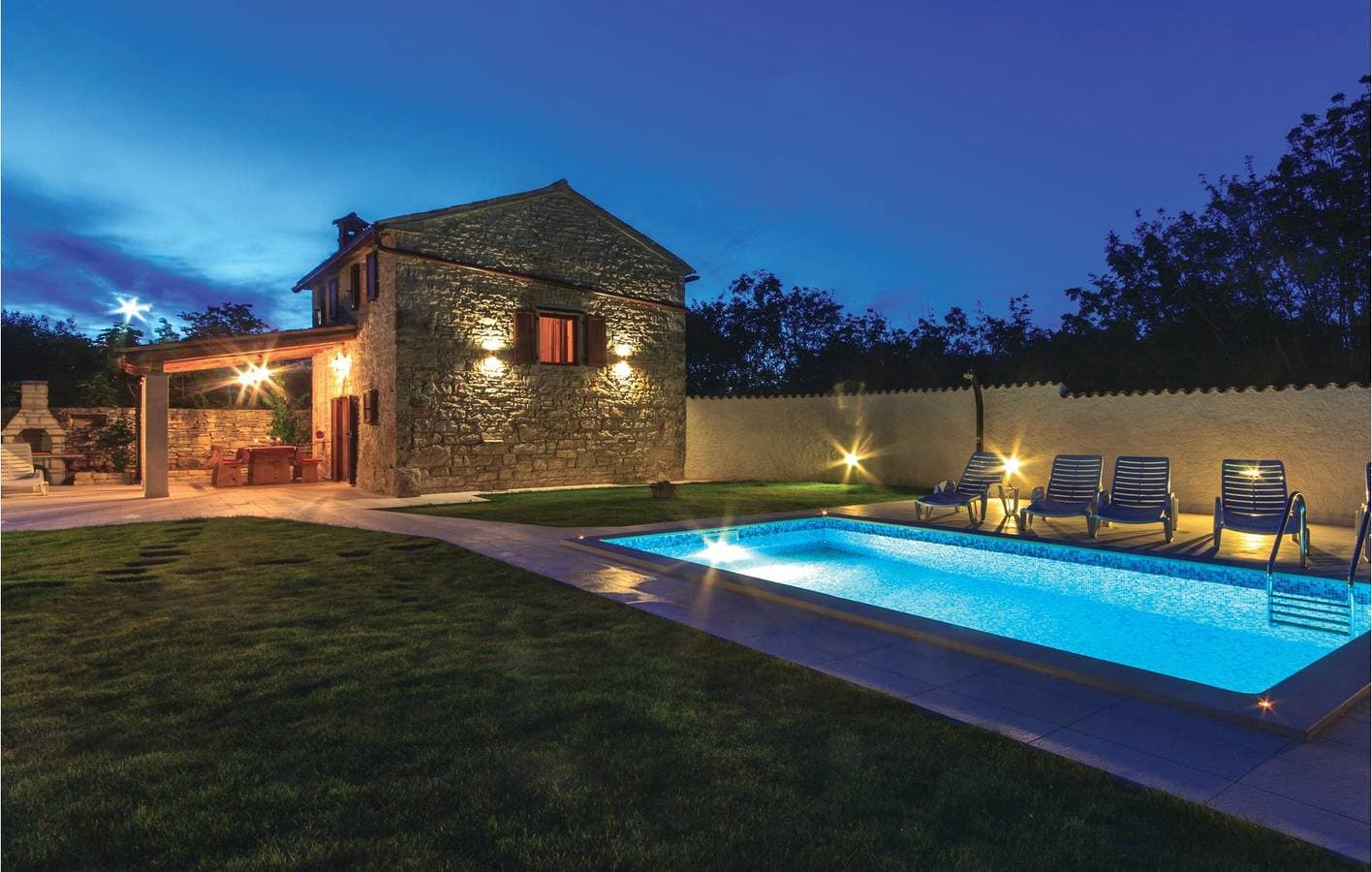 Foto 11 von 43: Charmante Ferienwohnung mit Terrasse und Pool in der Nähe des Stadtzentrums von Manjadvorci