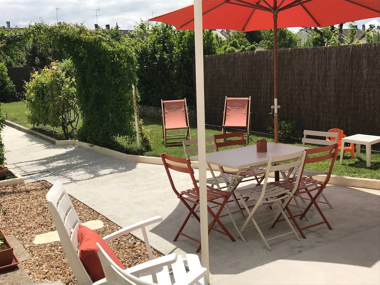 Gemütliches Ferienhaus mit Garten und Parkplatz in ruhigem Viertel nahe Châteauroux Zentrum 1