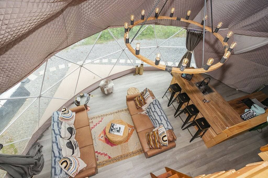 Foto 6 von 49: ➡️🛣️ Further up the Road Large Glamping Dome with Hot Tub, Fire Pit and Grill