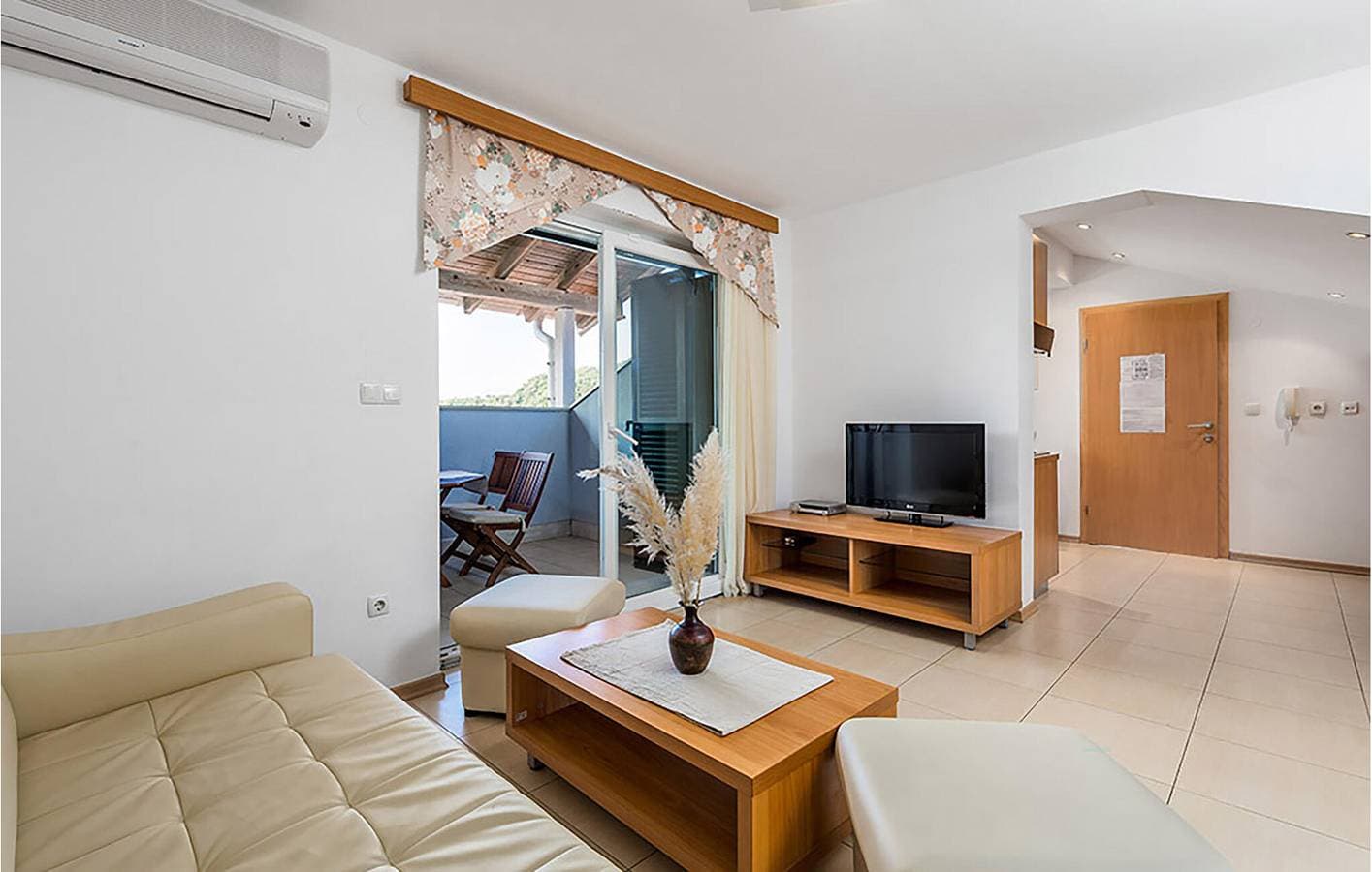 Foto 6 von 26: Charmante Ferienwohnung mit Pool, in der Nähe der Küste und von Restaurants