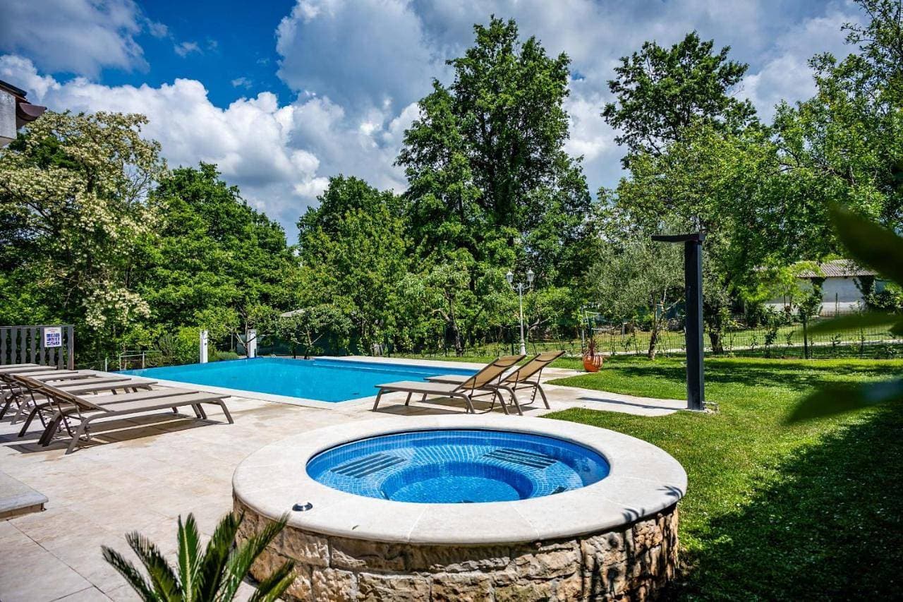 Foto 4 von 5: Villa with Private Pool