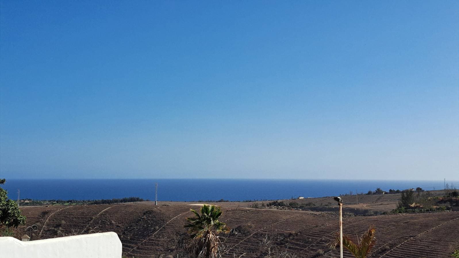 Foto 5 von 22: Schönes 1 Bedroom Apartment - Free Wifi - große Terasse mit Aussicht auf das Meer