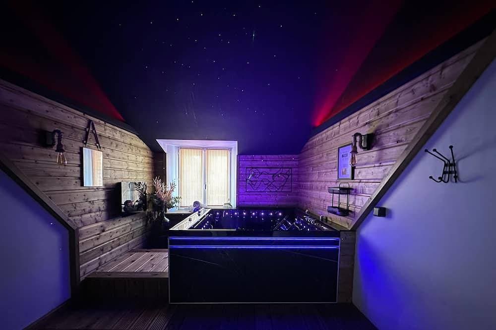 Foto 7 von 30: Charming Love Room with private spa Romantic getaway 2 steps from Belgium