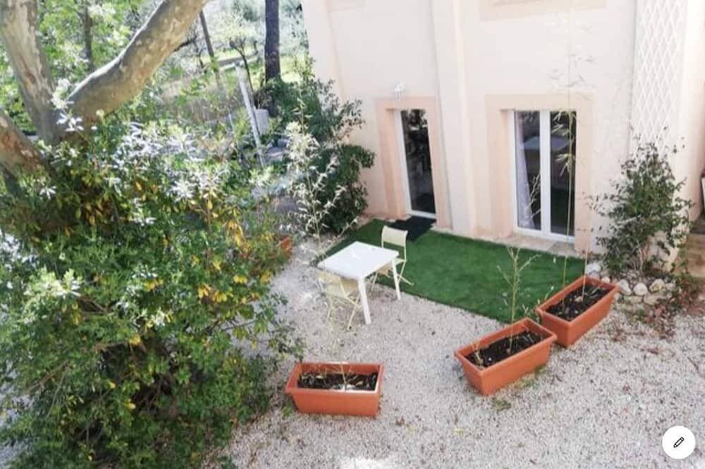 Self-contained studio near calanques Cassis Aix Marseille 1
