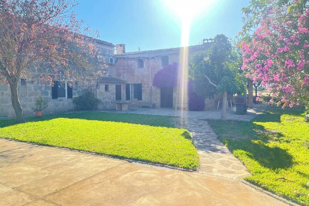 Gîte for 8 people - Swimming pool and garden - cyclotourism, family groups 1