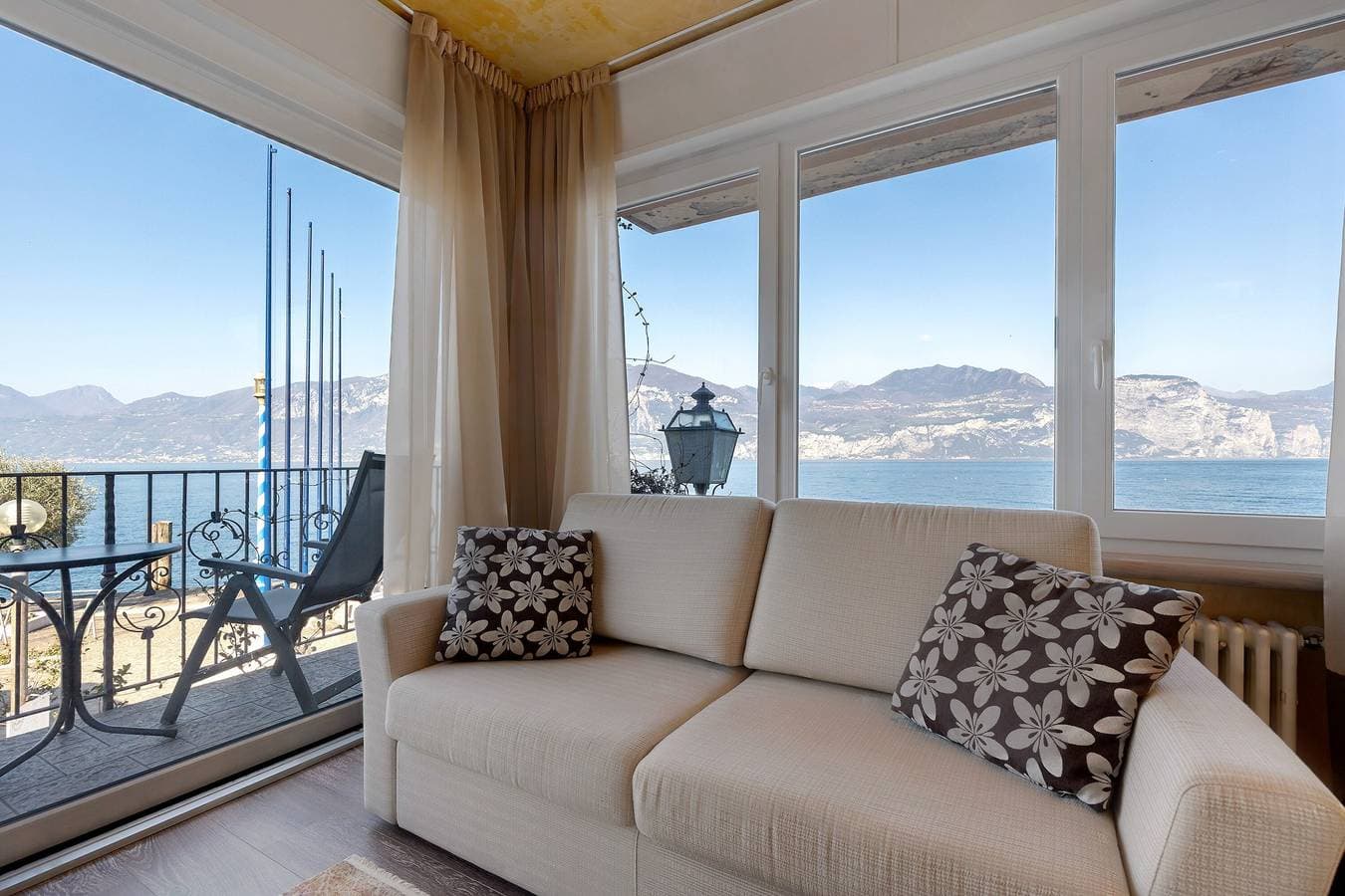 Foto 6 von 36: Ferienwohnung 'Bianca' mit Seeblick, Wi-Fi und Klimaanlage