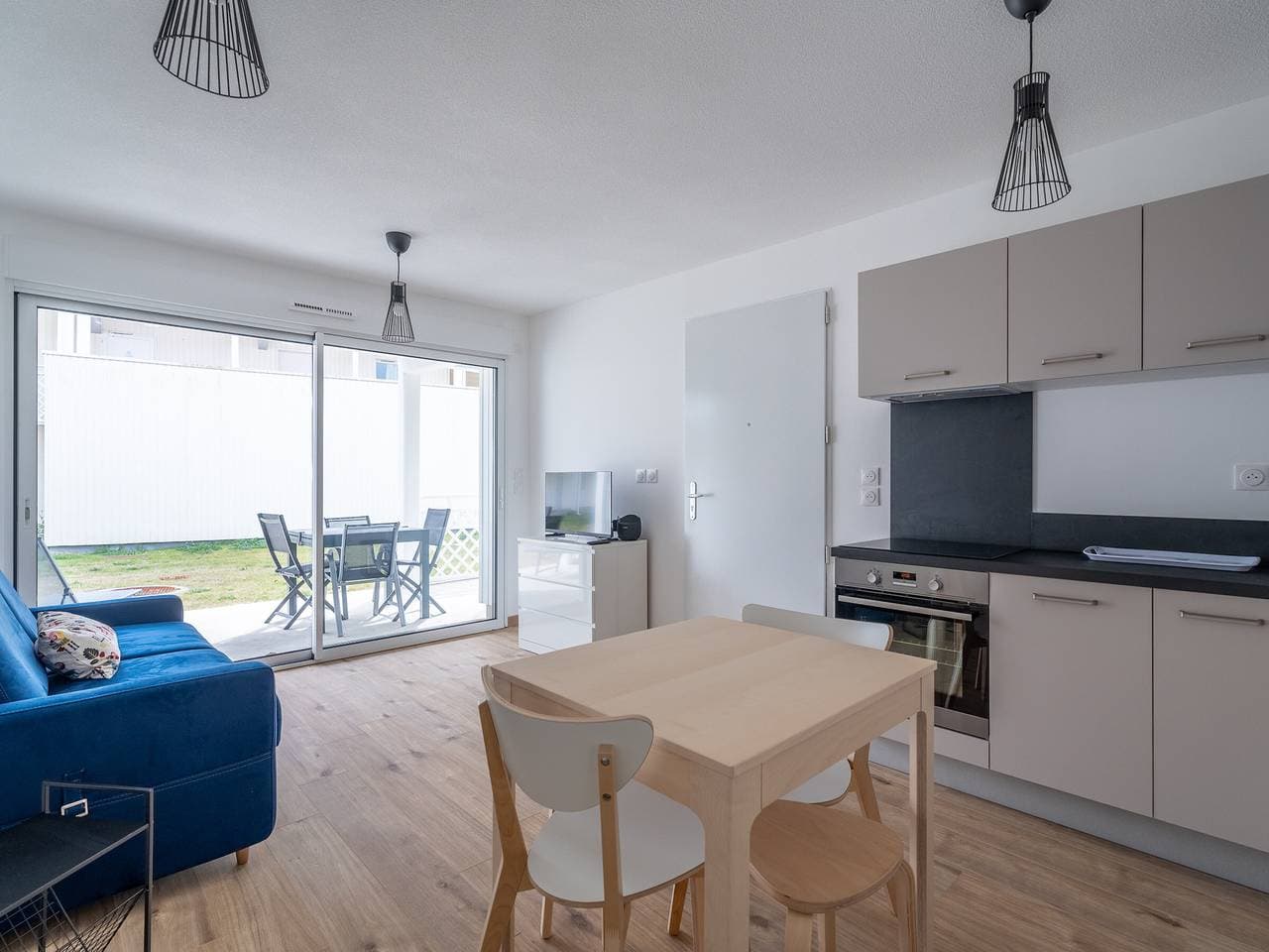 Neues Apartment, 100m vom Meer, 4 Pers., Pool, 3 Sterne, WLAN, Klimaanlage, Terrasse – Reinigung ink... 1