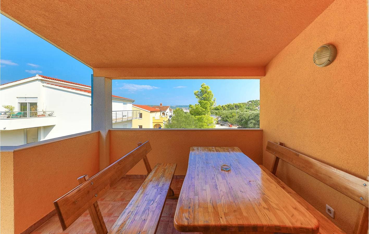 Foto 4 von 20: Gemütliche Ferienwohnung mit Terrasse, Küche und WLAN in der Nähe des Strandes Stari Porat