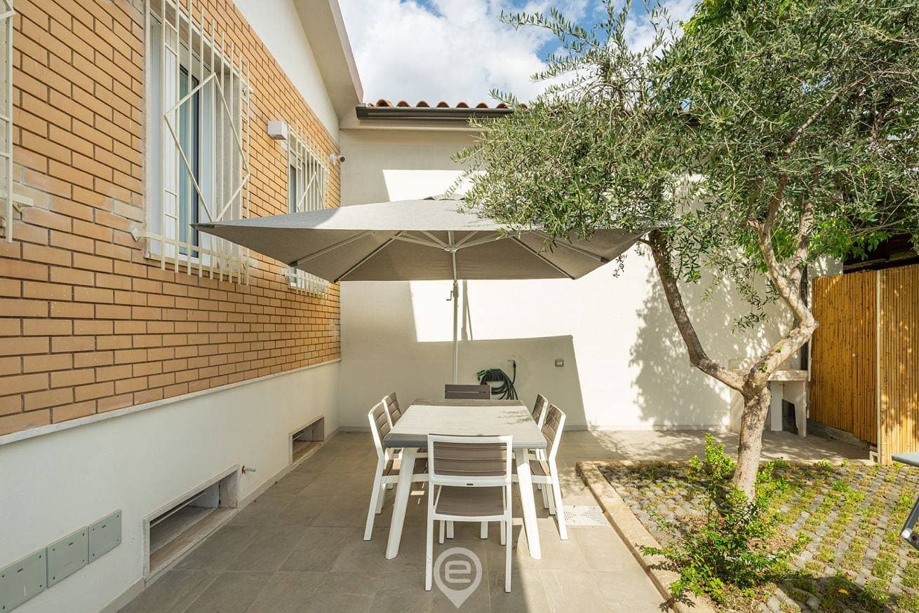 Foto 4 von 35: Villa für 5 Personen mit Balkon/Terrasse