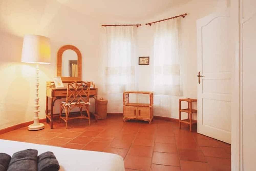 Foto 6 von 30: House of Gio. Near Chia under the Santa Margherita pine forest 100 m from the sea.