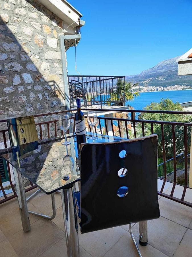Apartment by the sea 1