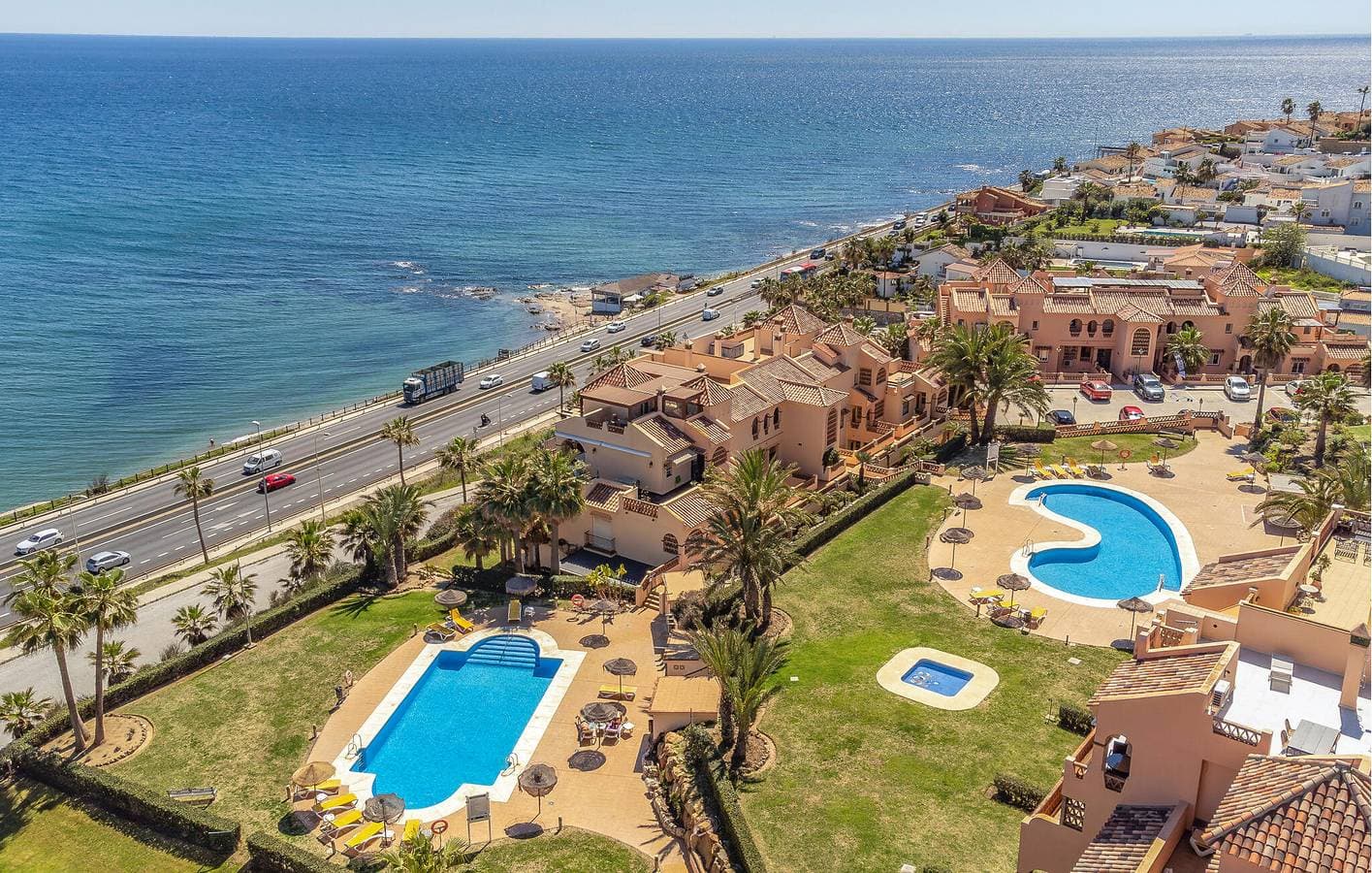 Foto 4 von 22: Apartment mit Meerblick, Pool, Terrasse und Parkplatz
