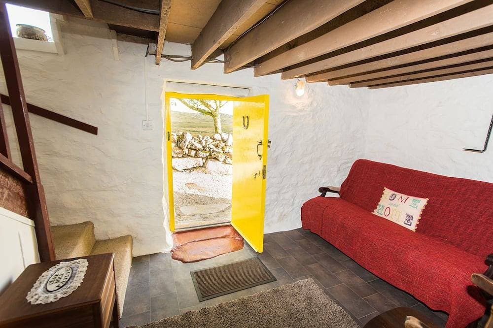 Foto 9 von 30: Ein irischer Idyll - traditionelle mauern Hütte eingebettet in den Hügeln oberhalb Downings
