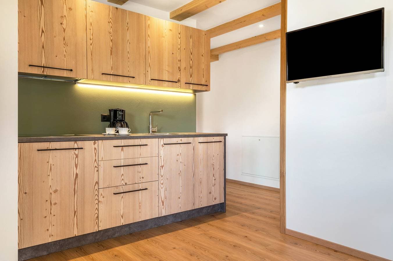 Foto 11 von 33: Ferienwohnung 'Larch' mit Bergblick, Gemeinschaftsgarten und WLAN