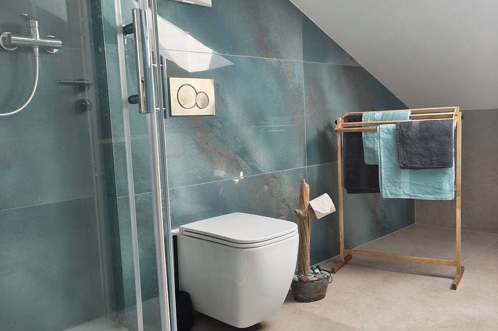 Foto 11 von 21: Gemütliche 3 Zimmer Ferienwohnung mit eigener  Terasse, Berg- und Seeblick
