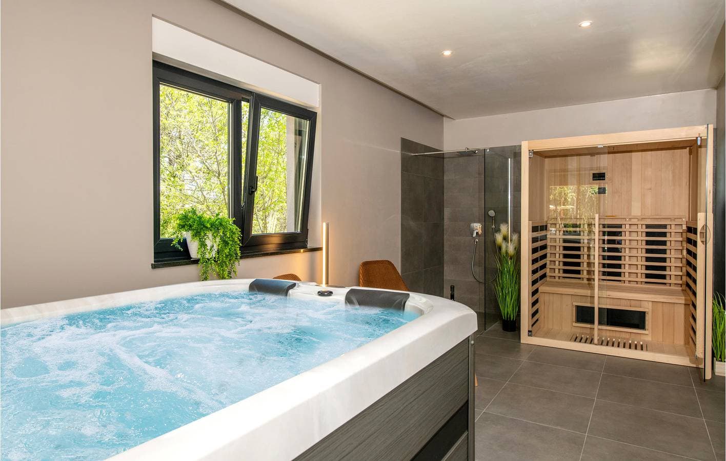 Foto 5 von 44: Geräumige 2-Zimmer-Wohnung mit Pool, WLAN und Parkplatz