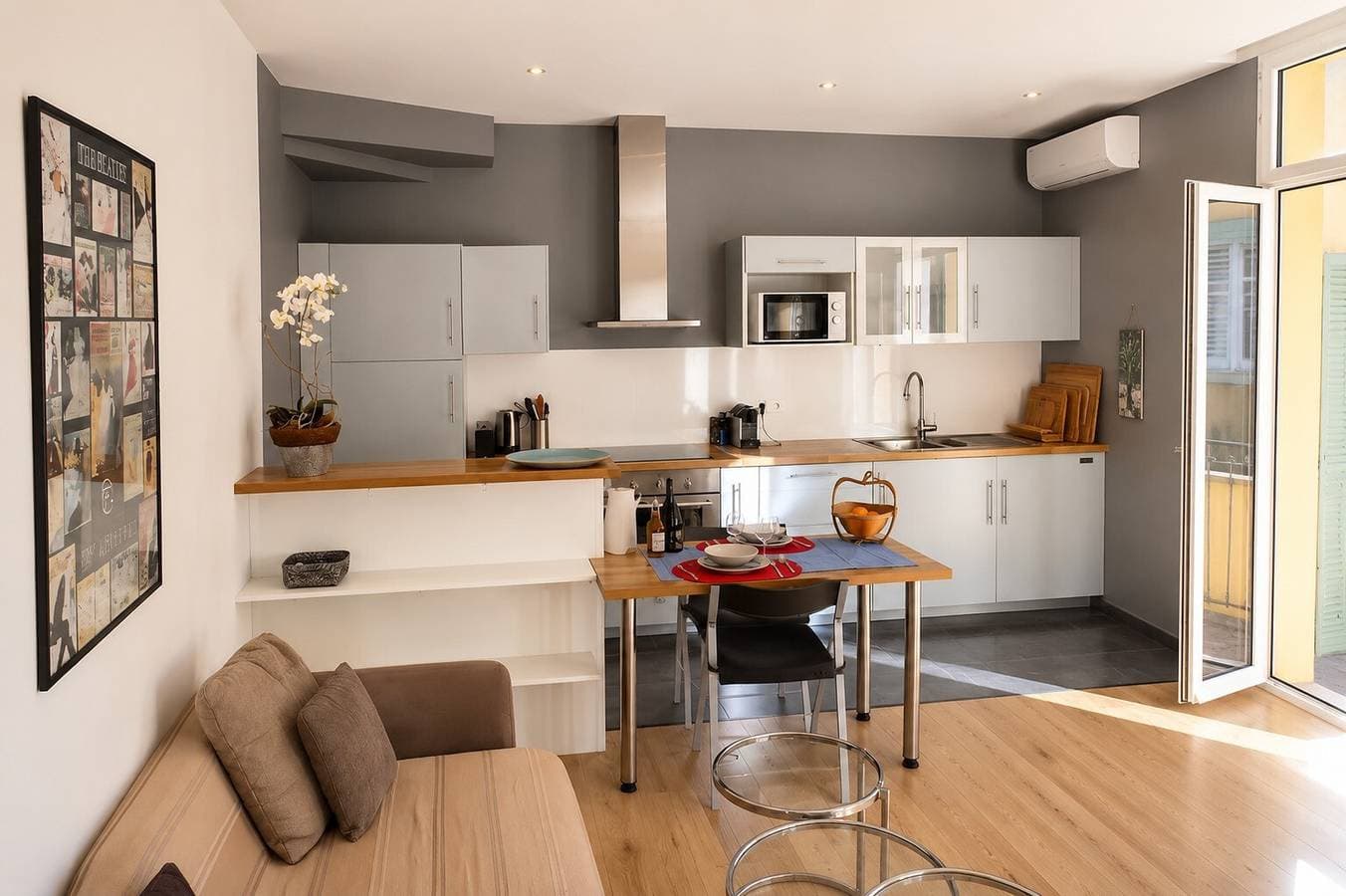 Foto 5 von 20: Klimatisiertes 2-Zimmer-Apartment mit Balkon in der Altstadt von Antibes