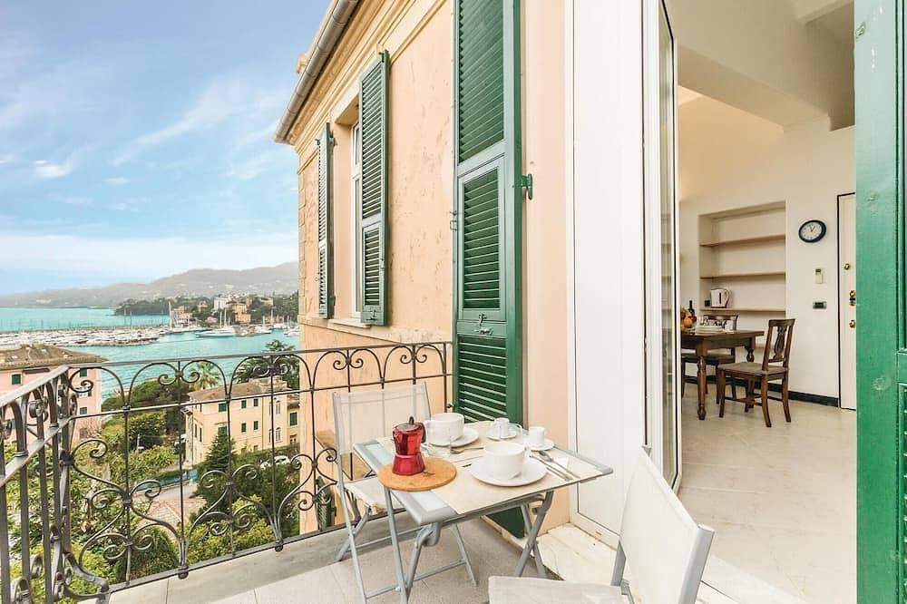 Schöne Wohnung in Rapallo Ge mit Außenpool 1