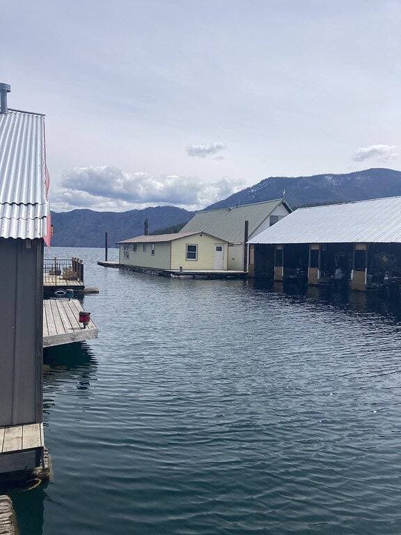 Foto 10 von 16: Cozy Float House in Bayview Idaho