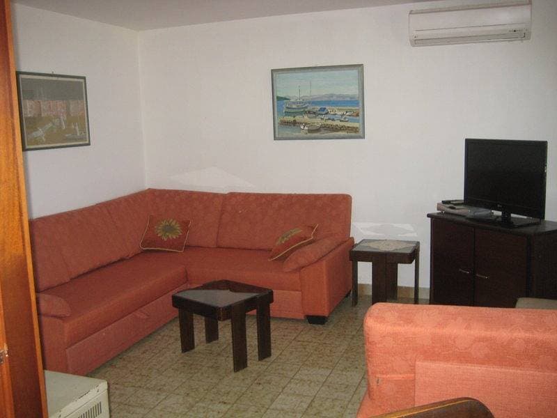 Foto 8 von 17: 2-Zimmer-Ferienwohnung am Strand Maslinica, Solta -a