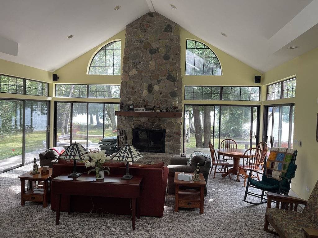 Foto 4 von 20: Shadwell, beautiful private setting on Font Lake