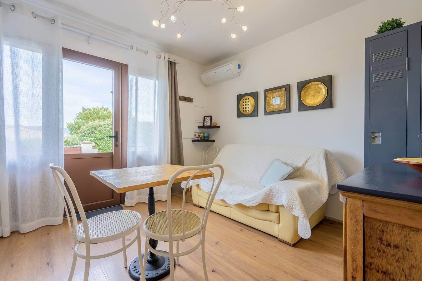 Foto 7 von 21: Angrenzendes Ferienhaus mit privatem Pool