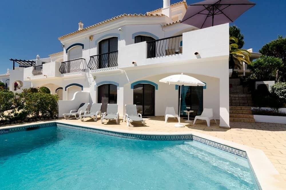 Villa mit eigenem Pool 1