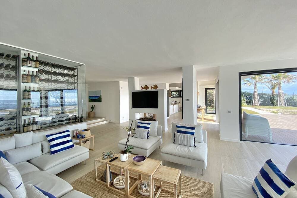 Foto 10 von 30: Fenandgi exklusive Villa direkt am Strand mit beheizbarem infinity Pool