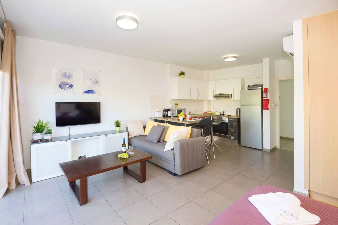 Foto 3 von 38: Ferienwohnung für 3 Personen mit Pool