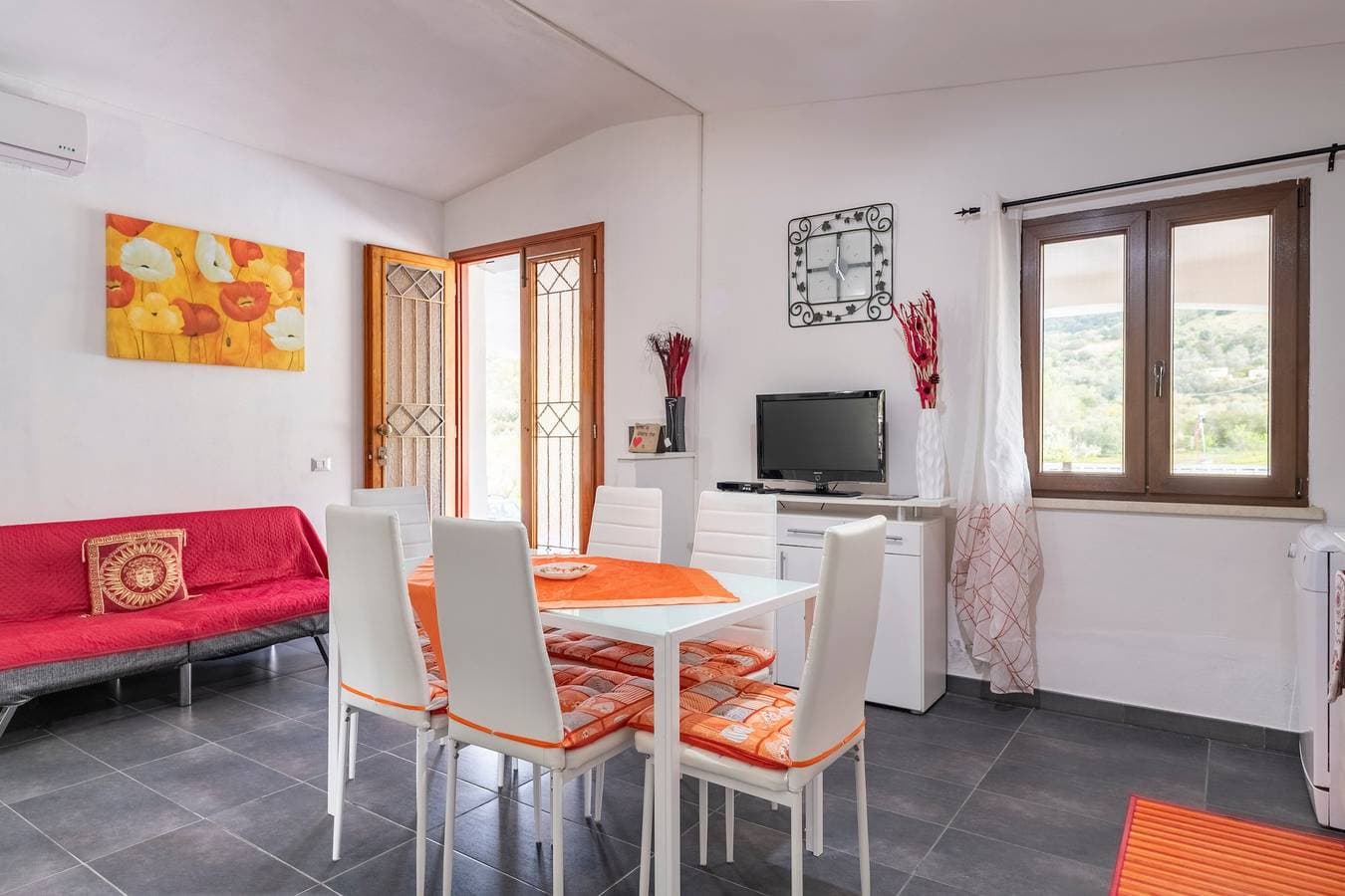 Foto 5 von 25: Ferienhaus 'Casa I Ginepri' mit Bergblick, Garten und WLAN