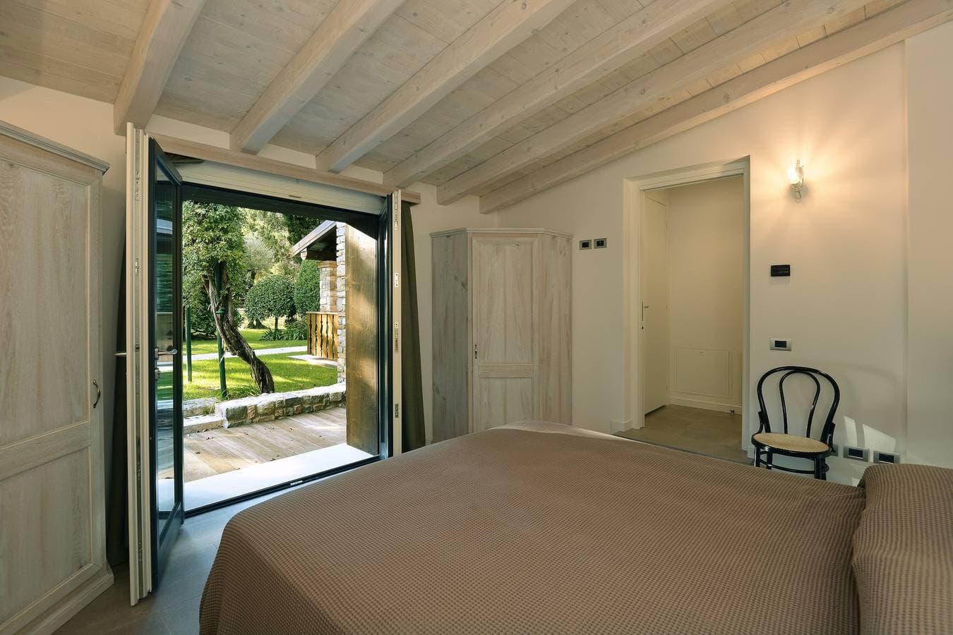 Foto 9 von 40: Ferienwohnung Al Segnavento Tramontana mit Pool, Terrasse & Parkplatz am Seeufer