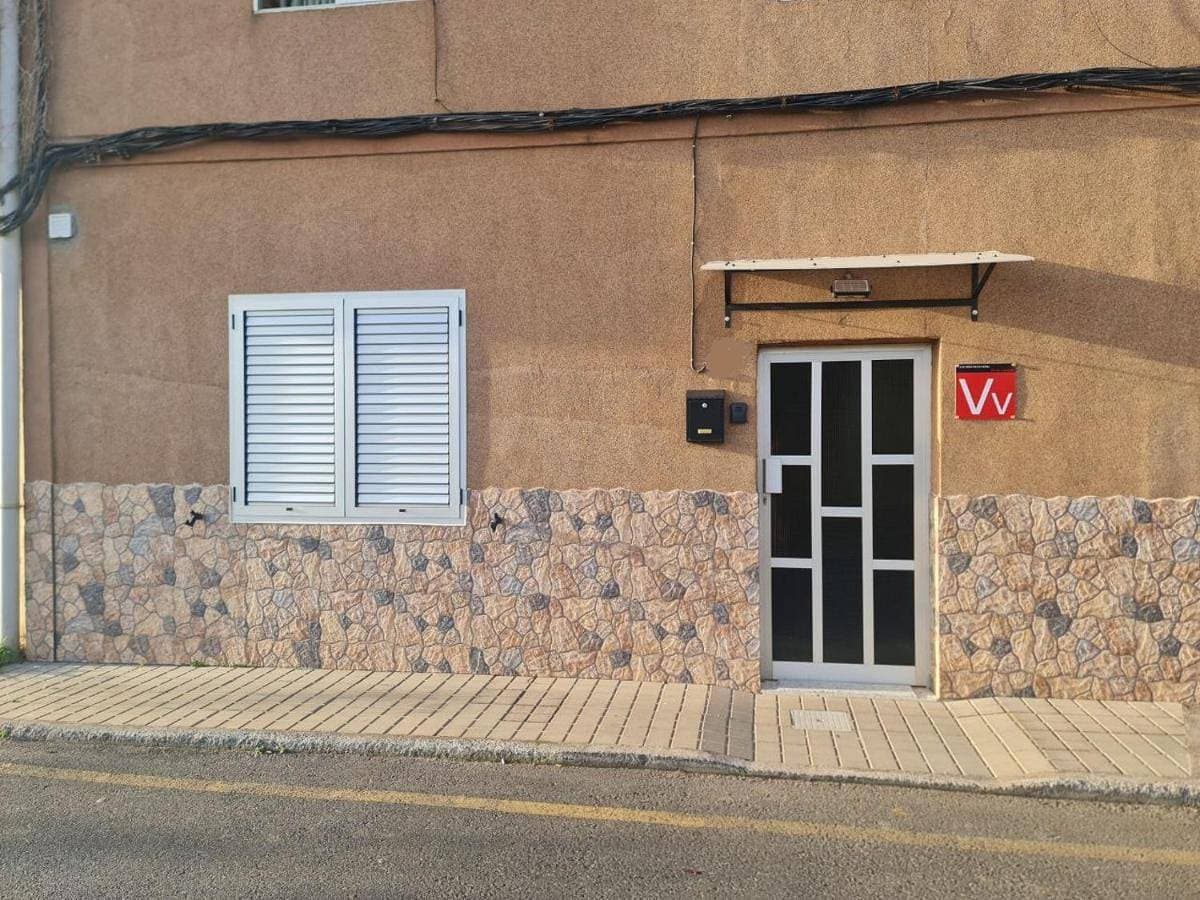 Foto 4 von 14: Three-Bedroom House