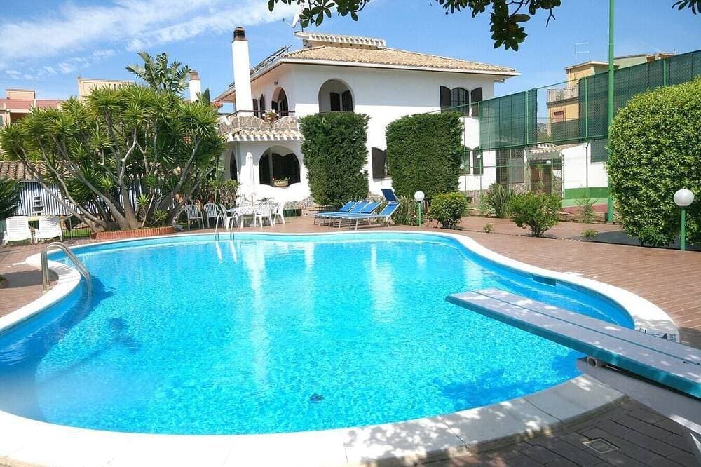 Villa Trapezio with private pool and tennis court 1