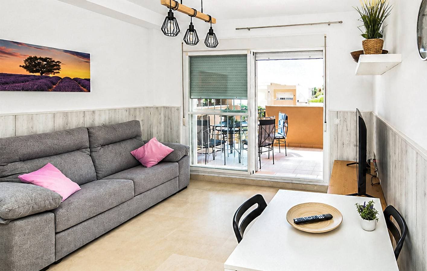 Foto 3 von 15: Gemütliche Ferienwohnung mit Pool, Terrasse und Strandzugang in der Nähe von La Duquesa