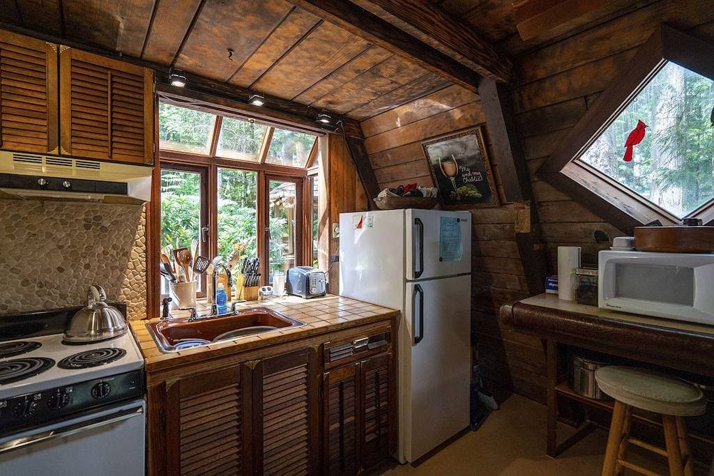 Foto 9 von 42: Charmantes Cedar Chalet mit eigenem Whirlpool und Feuerstelle