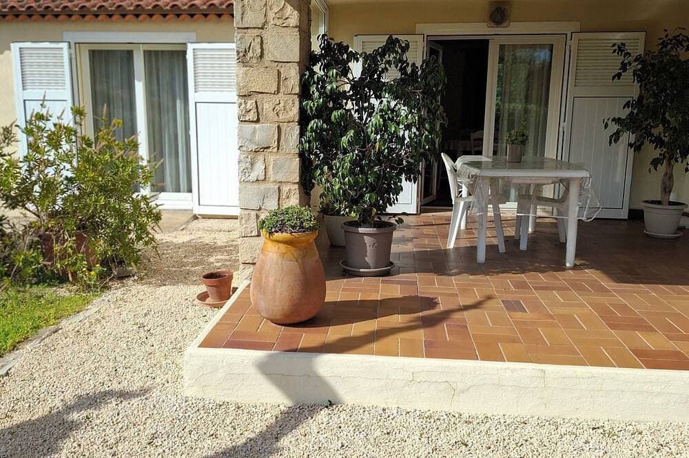 Foto 7 von 7: Six-fours les Plages, T2, Bas de villa, garden, parking