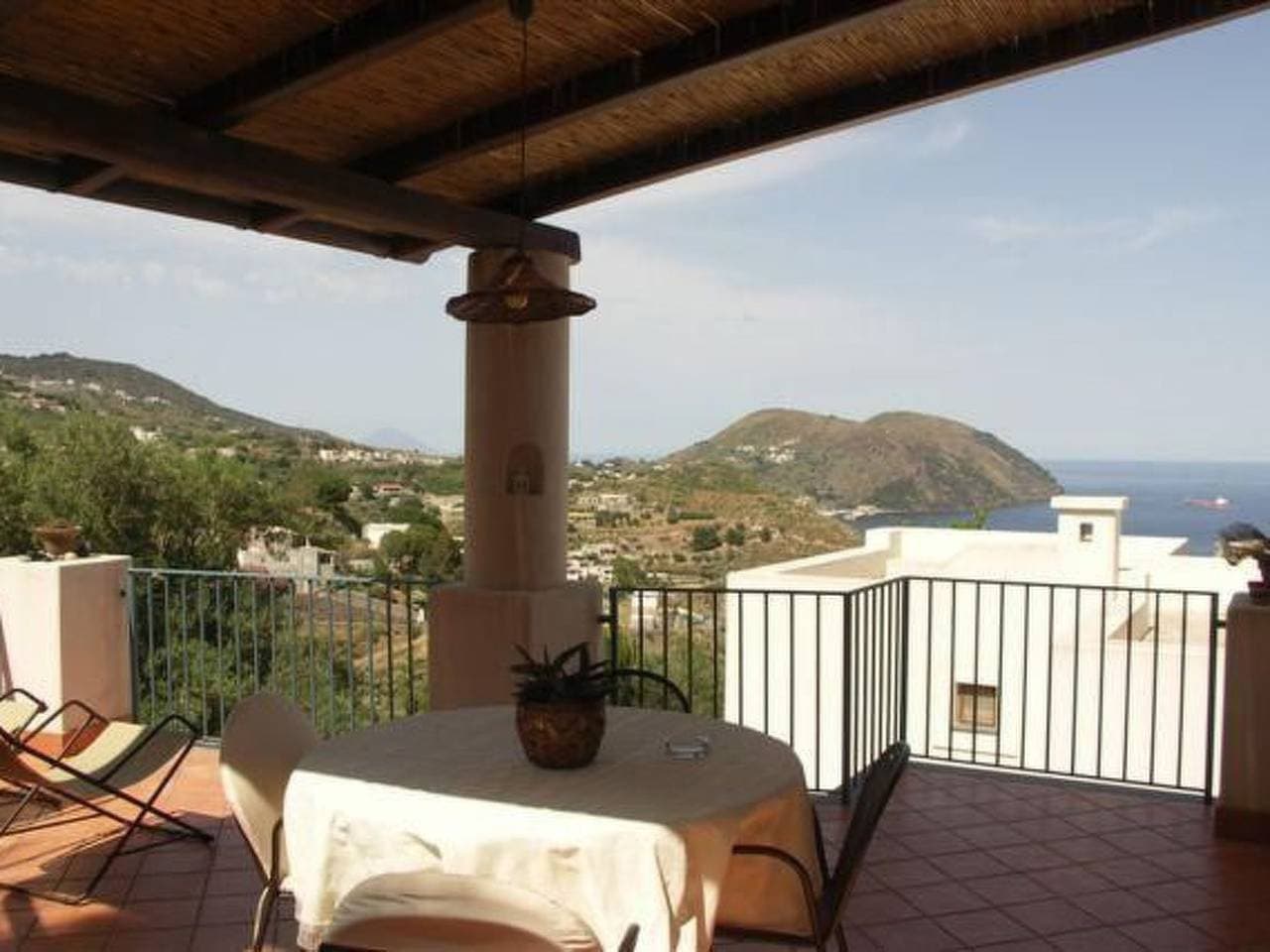 Foto 2 von 23: Panorama-Villa auf den Äolischen Inseln ab 773