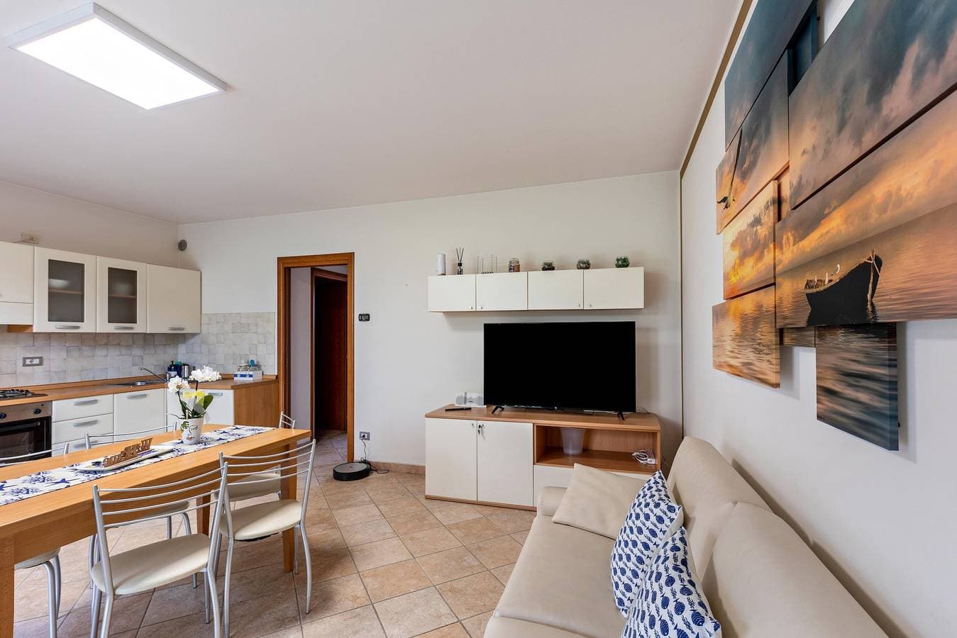 Foto 13 von 33: Helles Ferienwohnung 'Bluemoon' mit pool, WLAN und Klimaanlage