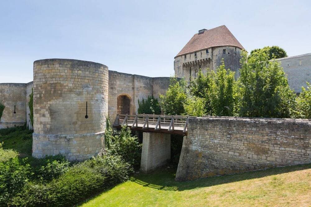 Foto 12 von 15: Stay in Caen - Spacious 4 Bedroom Apartment, Near the Beach