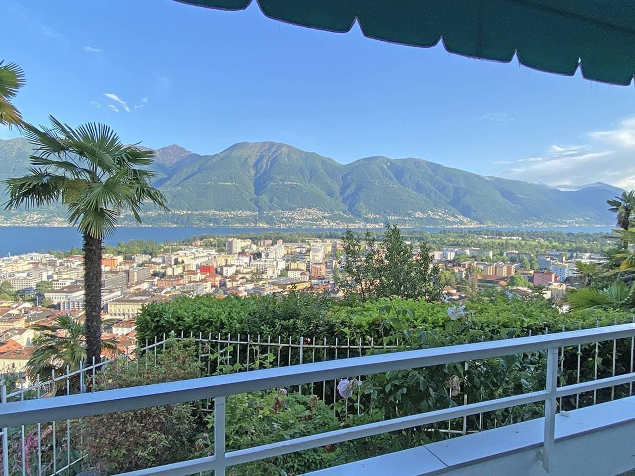 Wohnung in kleiner Residenz an sonniger Lage am Hang über Locarno 1