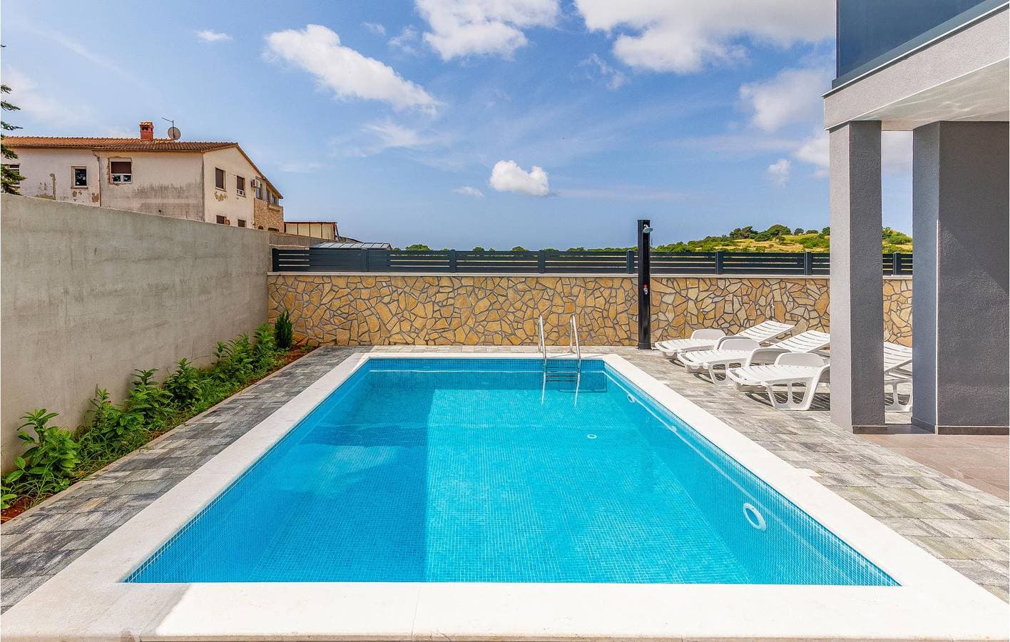 Foto 11 von 40: Charmante 130 m² große Wohnung mit Pool, Terrasse und WLAN in der Nähe des Stadtzentrums von Sisan