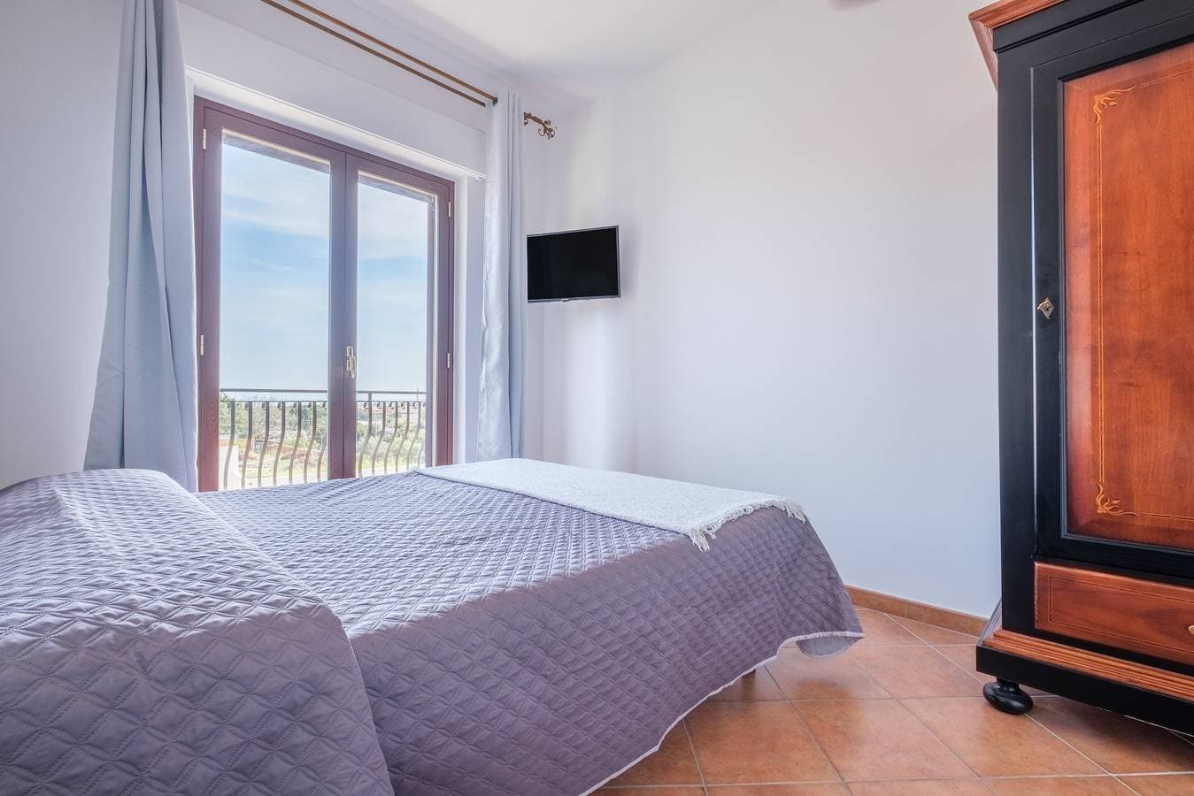 Foto 13 von 24: Ferienwohnung 'Medusa' mit Balkon, WLAN und Klimaanlage