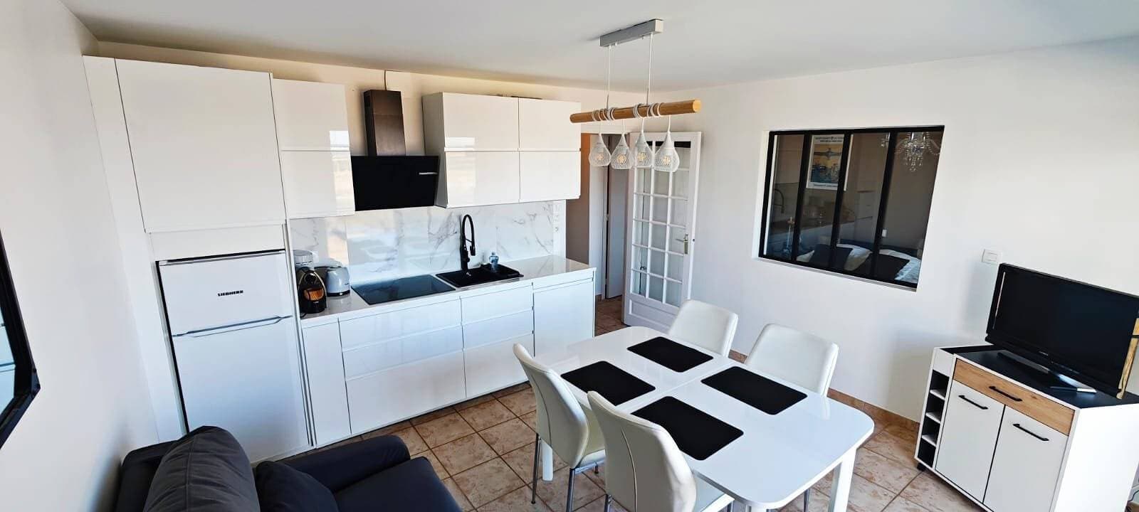 Foto 2 von 24: Moderne 2-Zimmer-Wohnung mit Meerblick, Balkon, WLAN, Garage, nahe Hafen & Zentrum