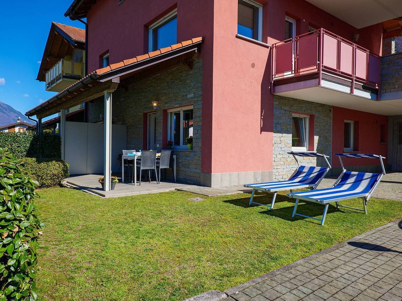 Foto 3 von 33: Rose Rossa Larissa Garten-Ferienwohnung mit Pool