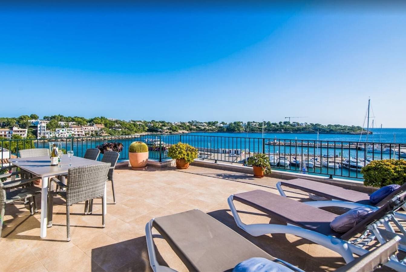 Foto 2 von 24: Penthouse "Es Port" direkt am Meer mit Meerblick, Bergblick, WLAN, Klimaanlage und Balkon