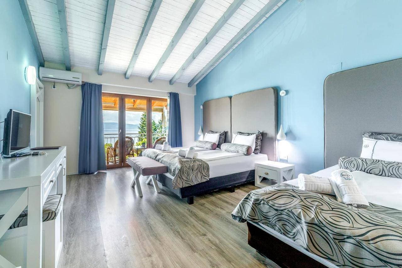 Foto 8 von 10: Triple Room with Lake View