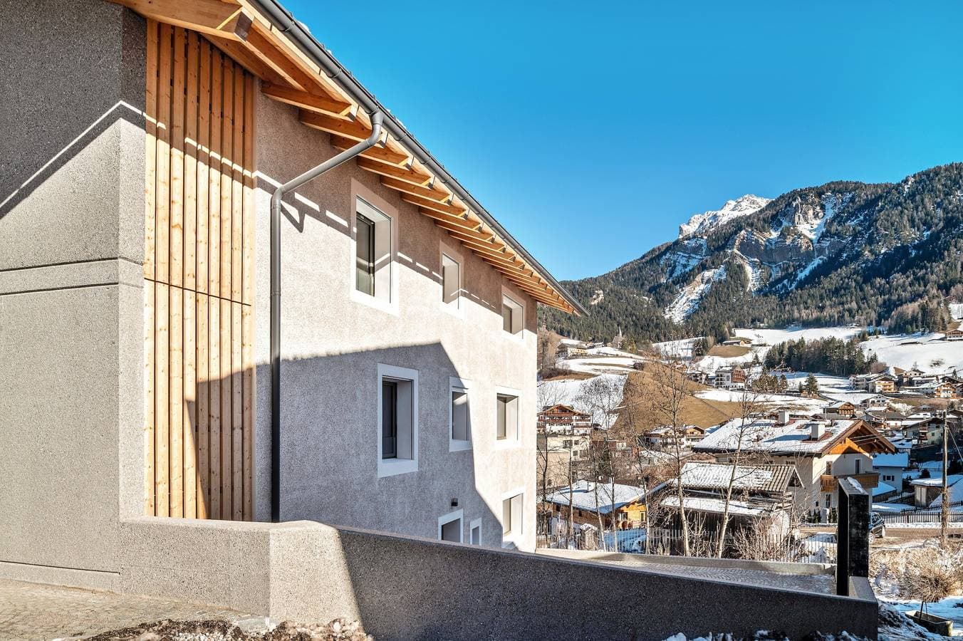 Foto 10 von 28: Ferienwohnung 'Lena Dolomites Gartensuite' mit Bergblick, privater Terrasse und WLAN
