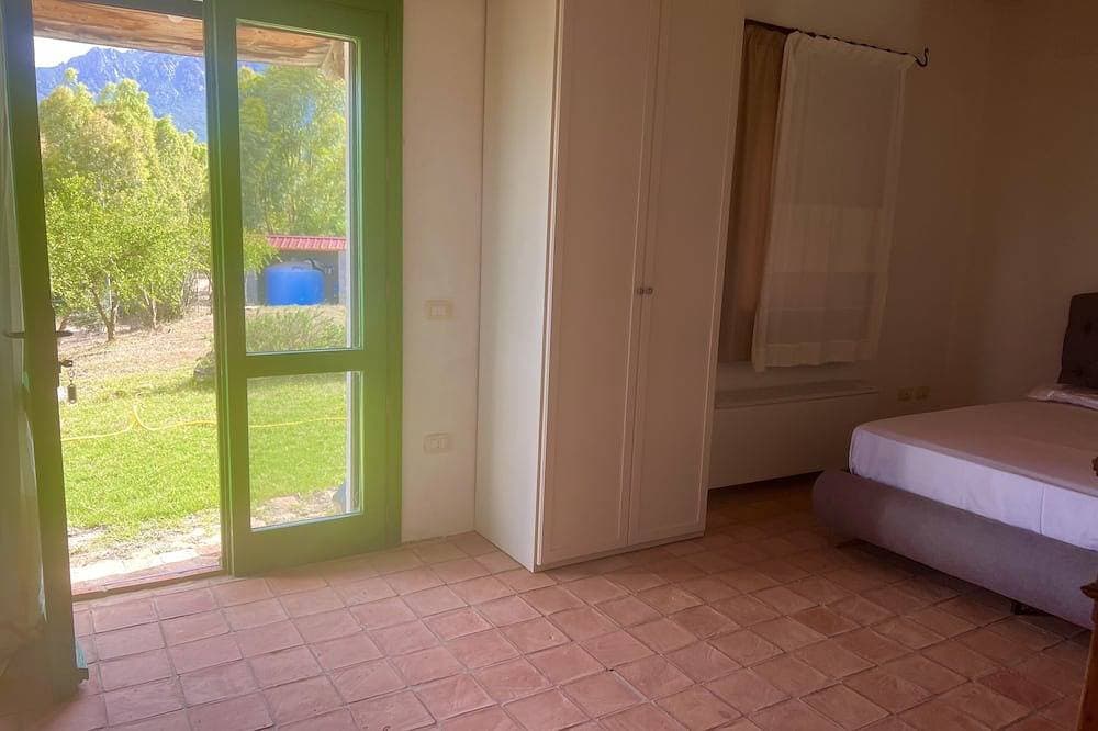 Foto 13 von 30: Detached villa sleeps 8/11 person  located inside the Monte Arcosu Park.